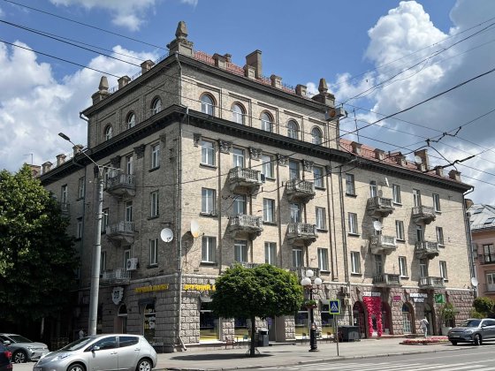 2-кімнатна "сталінка" в центрі міста! Луцк