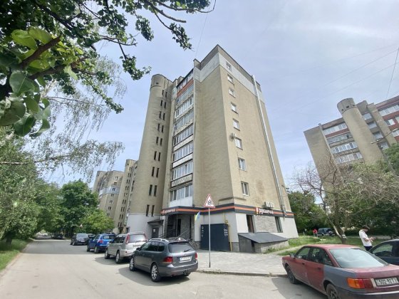 Продається 3к. квартира вулиця Хоткевича, Надвірнянська поруч Школа, цегляний будинок Ивано-Франковск