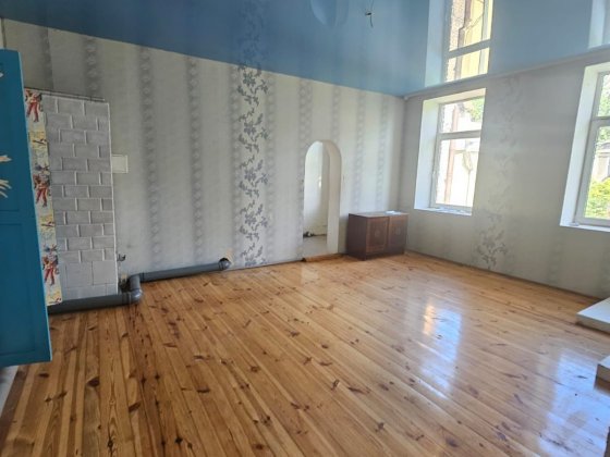 Продаж 2 кім. квартири у центрі міста, можливо під комерційну діяльність! Луцк