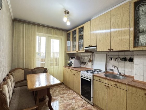 Продаж квартири на вул. Героїв Добровольців (40-й район)!