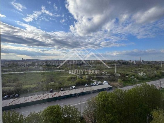 Продається 3-к. кв. покращеного планування на Східному-2 Кривий Ріг