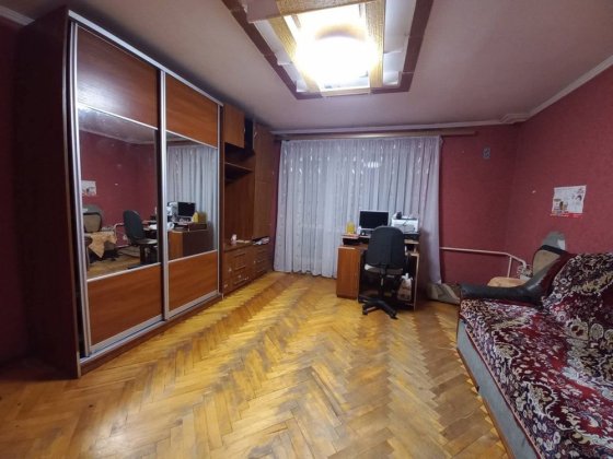 Квартира три кімнати