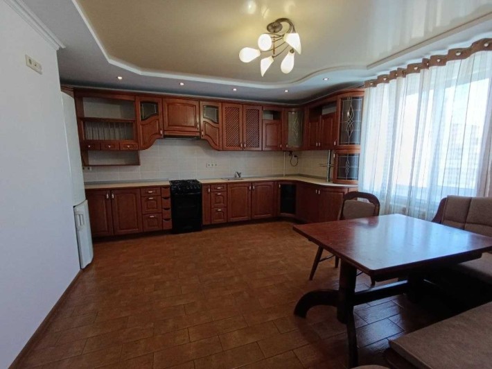 дворівнева 4 кім квартира, вул. Кисілевської. Ваучер. - фото 1
