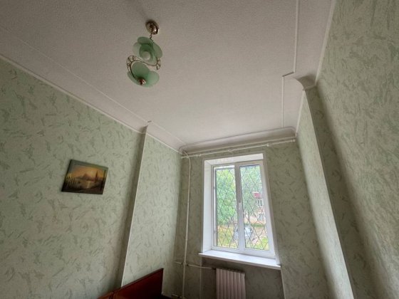СТАЛІНКА  по Ракітіна, три кімнатна вікнами на сквер. Зручно, затишно Кривий Ріг
