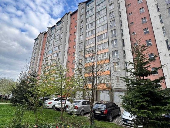 Продаю 2 кім. квартиру готову до ремонту Івано-Франківськ