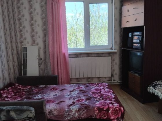 Сдам однокомнатную квартиру на даче в Боярке. Параметры: комната 16 м, кухня 11 м.