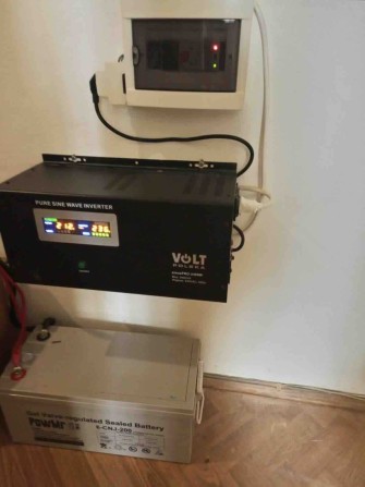Простора 3-кімнатна з газовим котлом та незалежним електроживленням, навпроти парку, в одному з найз - фото 1