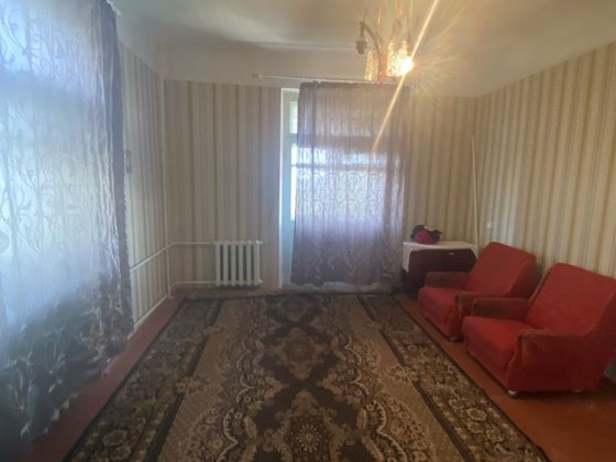 Продаю двухкомнатную сталинку ,ост.Розы Люксембург! Кривий Ріг