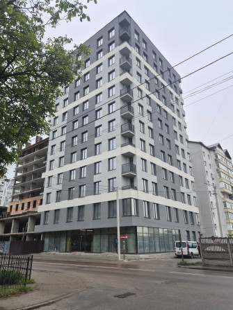 Продам 3кім.квартиру в новому ЖК по вул.Целевича. 800$за м.кв. - фото 1