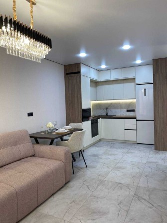 Продаю квартиру з  дорогим ремонтом в ЖК Нові метри П27 - фото 1
