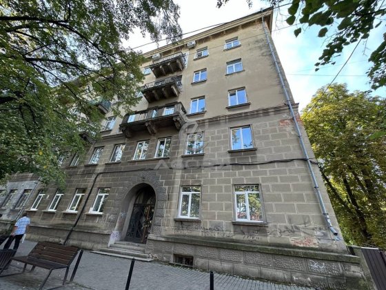 Продаж просторої дворівневої квартири в центрі міста.ІФ Івано-Франківськ