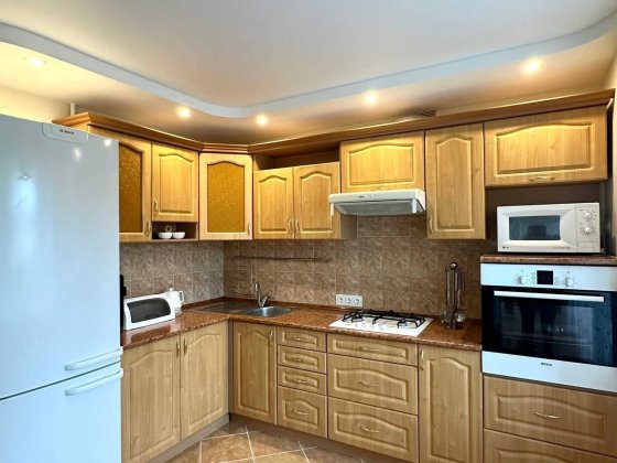 Продам 3 кімнатну квартиру біля Променя