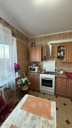 Продам затишну простору квартиру покращеного планування по кільцевому маршруту - фото 1