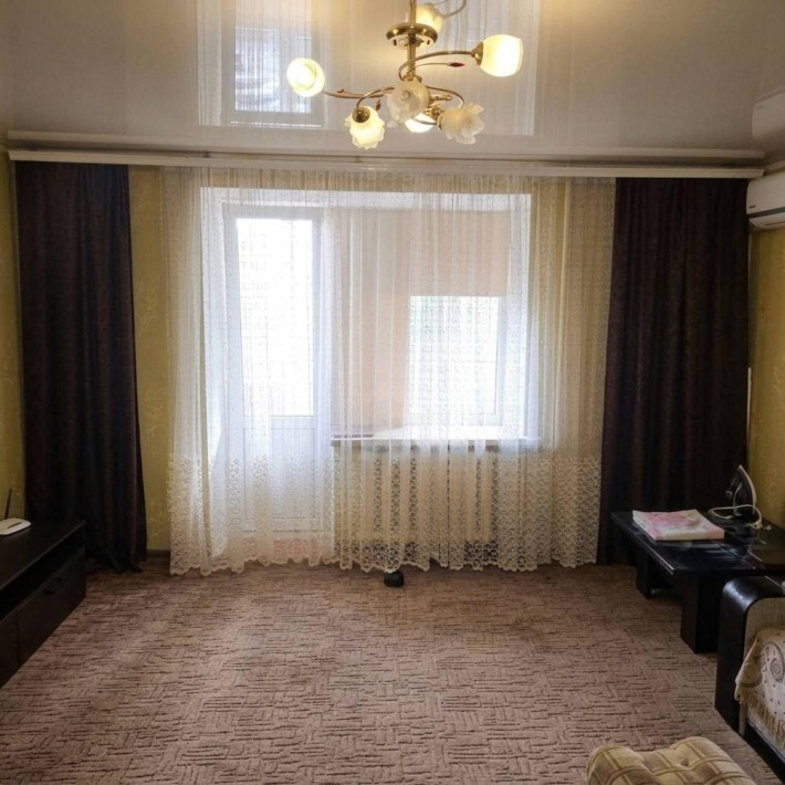 Продам 4-к квартиру, вул. Полюсна, 12, Боженка, цегла, окремі кімнати - фото 1
