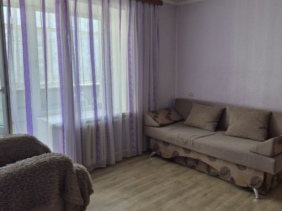 Продам 1 кімнатну Заливна, меблі,  техніка. Суми