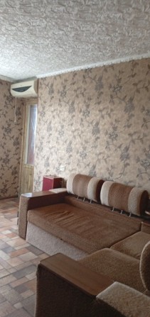 Продам 2х кімнатну квартиру по червоній лінії на 17 кварталі - фото 1