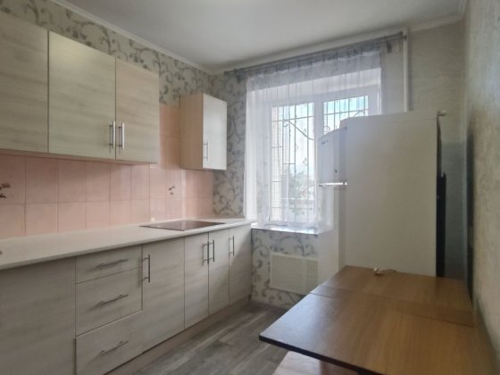Продаж однокімнатна квартира театральна площа. Суми