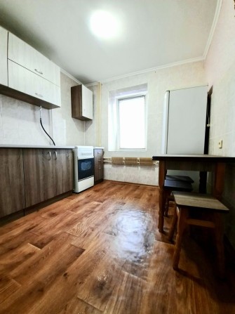 Простора 1к квартира на Металургів в цегляному будинку - фото 1