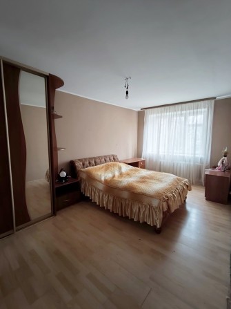 Продам простору квартиру на Відінській. Житловий стан. Окремі кімнати - фото 1