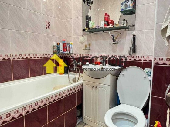 3-кімнатна квартира, Алмазний, 48 м², утеплена, мінімальне переоформлення.