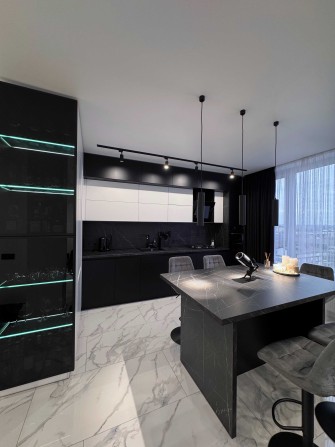 Продаж 2-кімнатної квартири з авторським дизайном - фото 1
