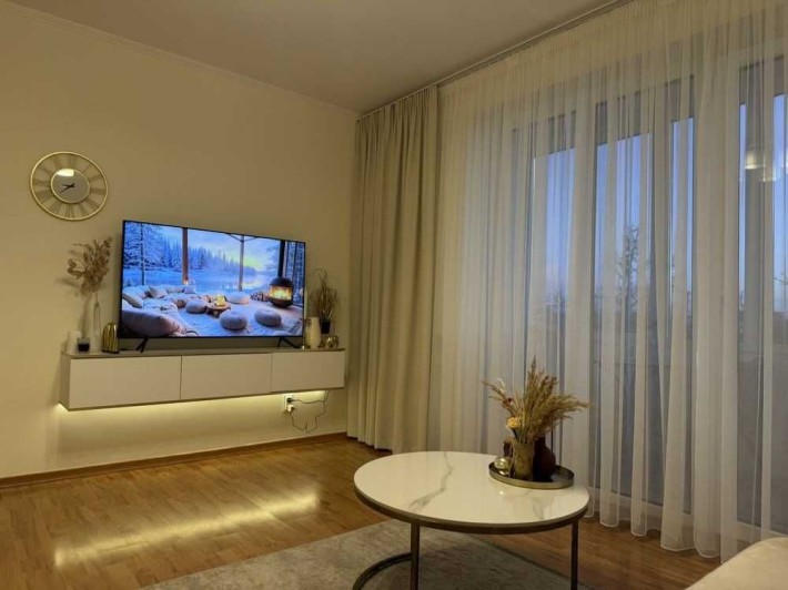 % Продаж 4-кімнатної квартири, район 12 школи, автономне опалення % - фото 1