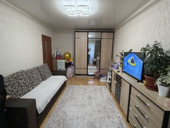 2 кімнатна на 3 поверсі.Лишається все Ровно