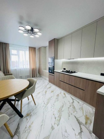 Продаж простороЇ 2к квартири з сучасним ремонтом, район Озерна - фото 1