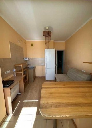 Продам простору 1-кімнатну квартиру у новому будинку - фото 1