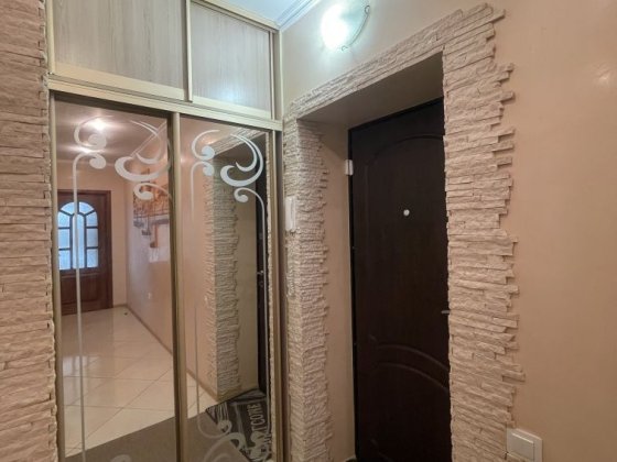 Продам 2-кімнатну квартиру з ремонтом в новобудові. Центр міста Ровно