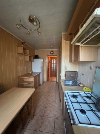 Продам 3-кімнатну квартиру в хорошому житловому стані. Цегляний будинок. - фото 1