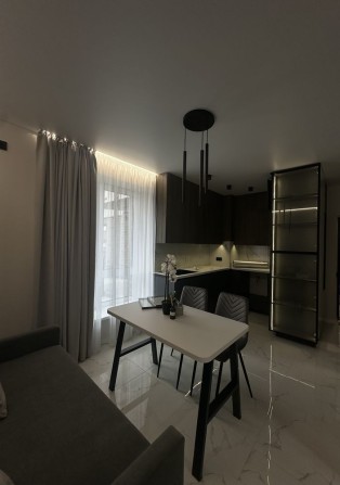 Продаж квартири з дизайнерським ремонтом ,готова до заселення - фото 1