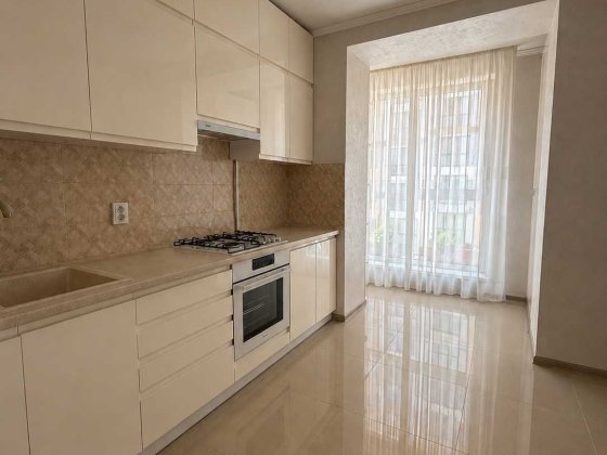 Продам 1 кімнатну квартиру на Щасливому з ремонтом ! Ровно