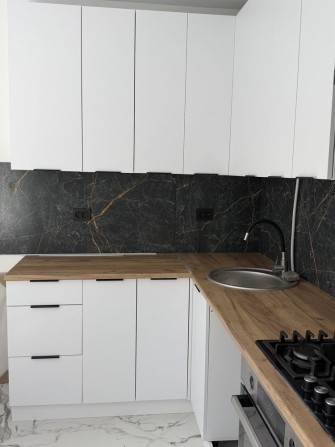 Продам 1-кімнатну квартиру біля кінотеатру ім. Миколайчука - фото 1
