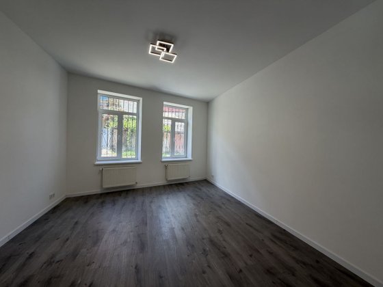 Продається 1-кім. квартира в центрі (район зупинки Боженка) Чернівці