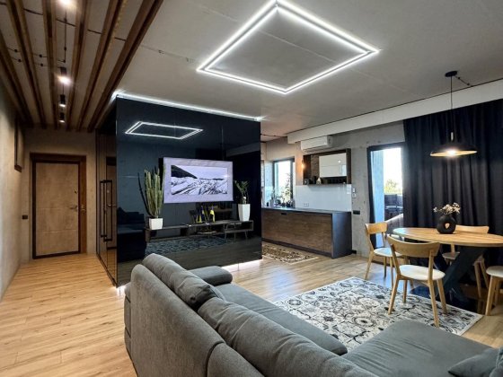 Квартира 1+1 з дизайнерським ремонтом терасою 12 м² та видом на Дніпро Черкассы
