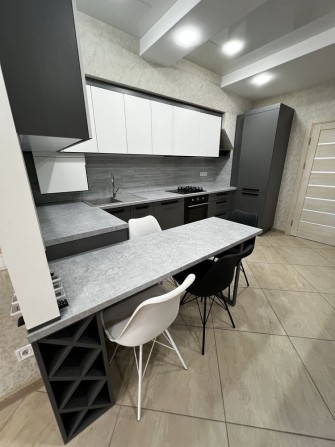 Продається простора та сучасна квартира площею 84 м² з терасою та балконом - фото 1