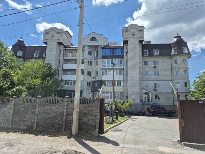 Продам дворівневу квартиру в тихому центрі - фото 1