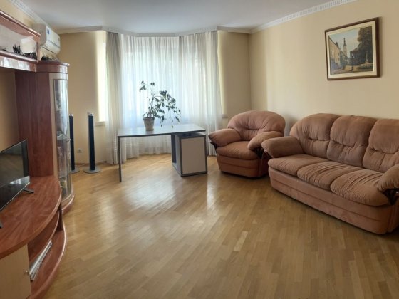 Продається 3 кім квартира 97м.кв по вул. Липова, Центр