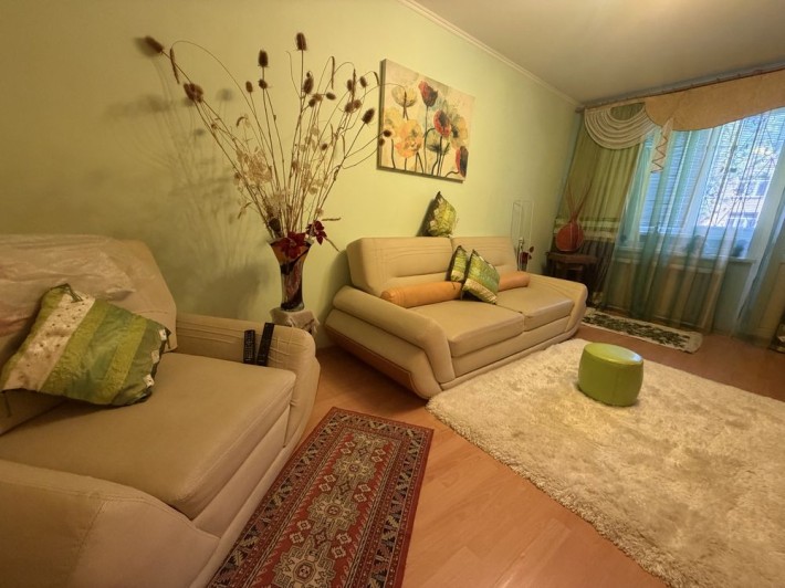 Продаж 2 кімнатної квартири з гарним ремонтом та меблями - фото 1