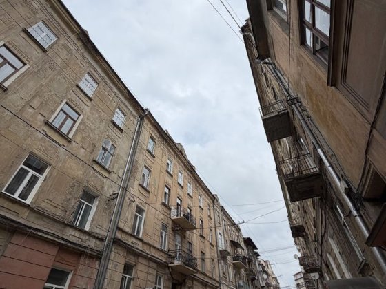 Продається 3-к квавртира по вул.Першотравнева , паркова зона Чернівці