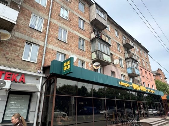 Продам 2-кімн хрущовку район ТЦ Формаркет ( біля Шо Шо ) Чернівці
