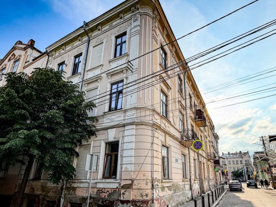 3х кім австрійка, 2 поверх з трьох, вул. Загула навпроти католицького костелу Серце Іісуса в Чернівц