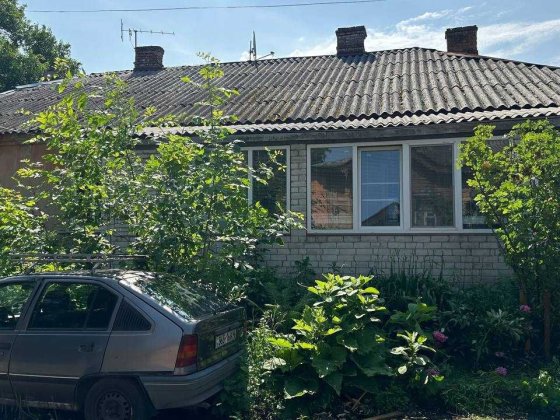 ПРОДАЖ: 2 кім квартира в центрі, з власним двором та гаражем Чернигов