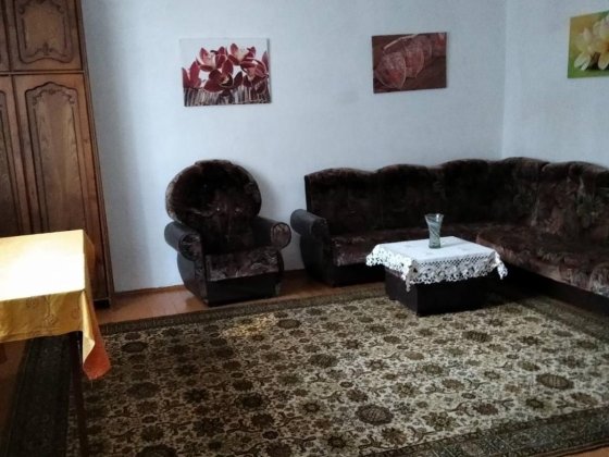 2 кімнатна квартира, власний двір, поруч центр Ужгород
