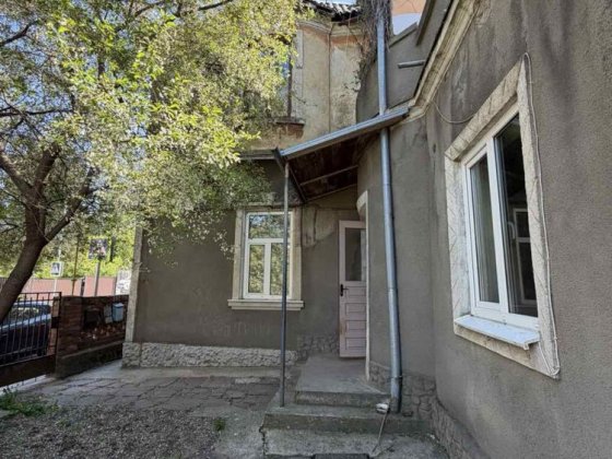 Продається 2-х кімнатна квартира Чернівці