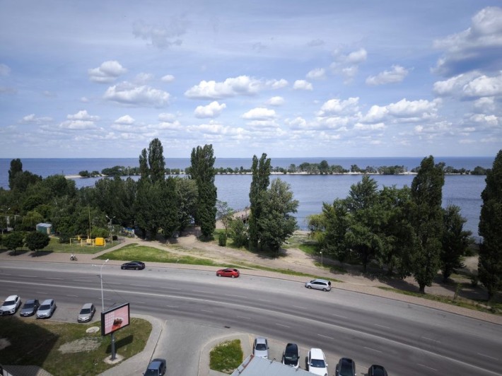 Продам квартиру на набережній Черкас ( Митниця), із видом на Дніпро - фото 1