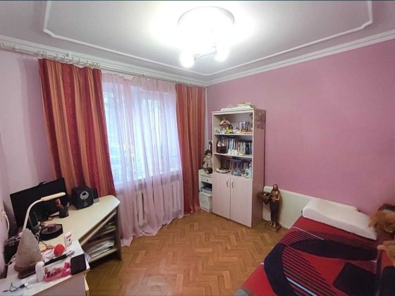 Продам 3 кімнатну квартиру в районі  ,,Депот,, від власника Чернівці