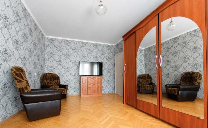 Продам 3-комнатную квартиру в обкомовском доме в центре (ул. Мстиславская р-н Прогресс) - фото 1