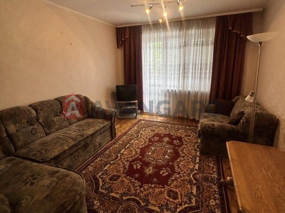 Двокімнатна квартира з просторою кухнею-вітальнею та АГВ по вулиці Замостянській